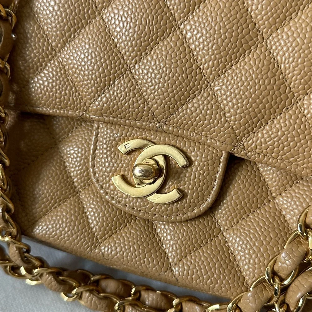 CHANEL Rare Vintage Beige Double Flap Medium - Picture 7 of 14